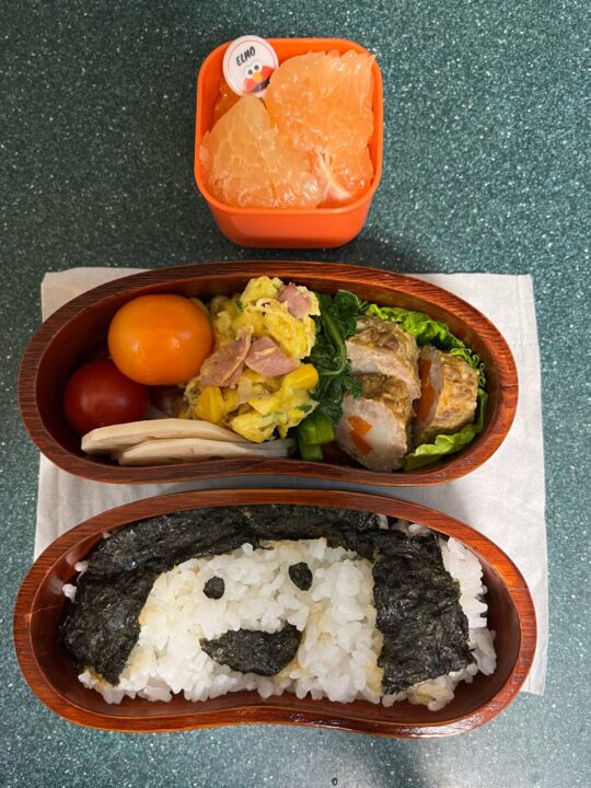 今日のお弁当(2/1)
メインは豚肉巻きでした