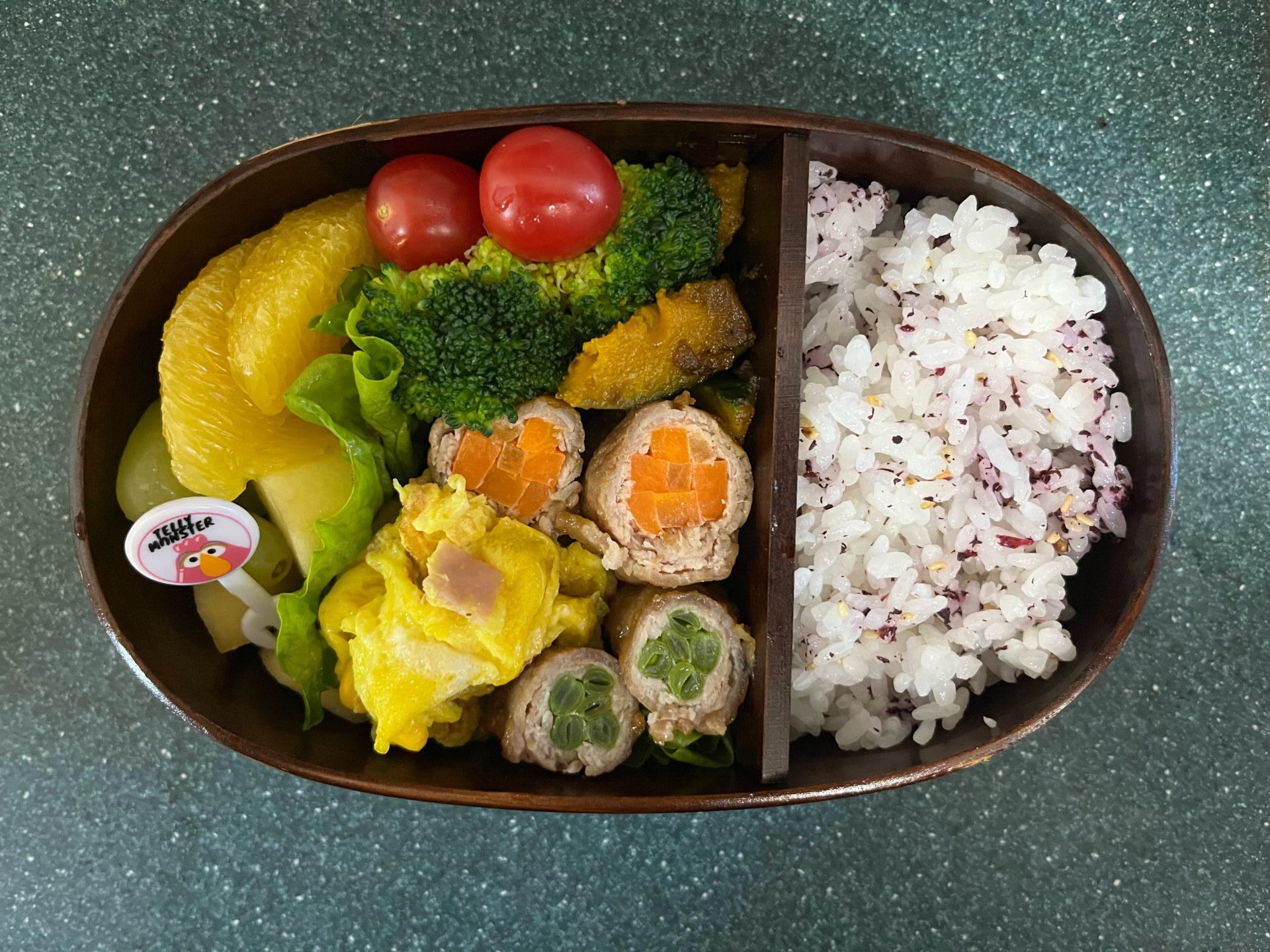 今日のお弁当(2/29)
メインは人参とインゲンの肉巻きでした