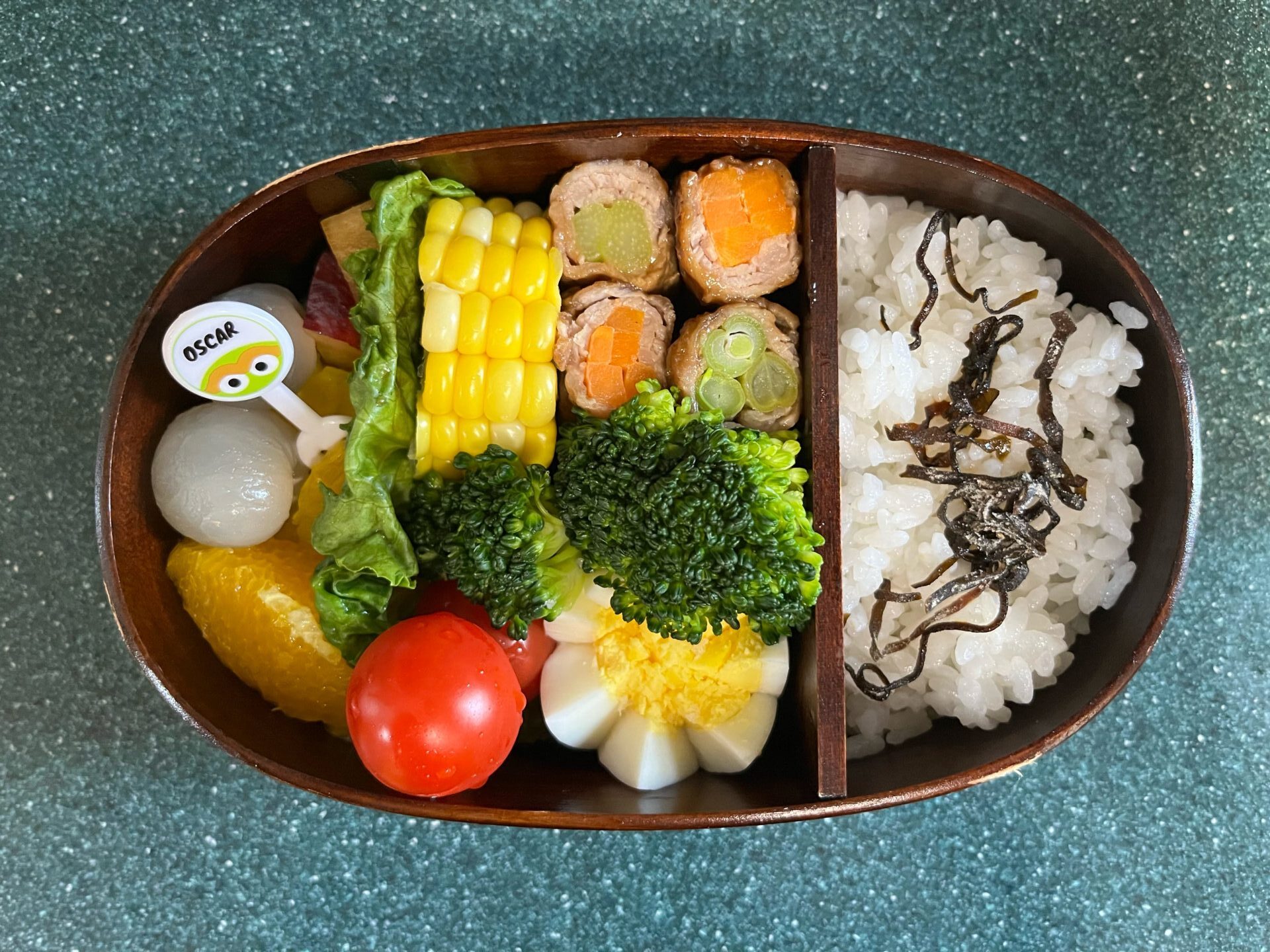 今日のお弁当(5/3)
メインは野菜の肉巻きでした。