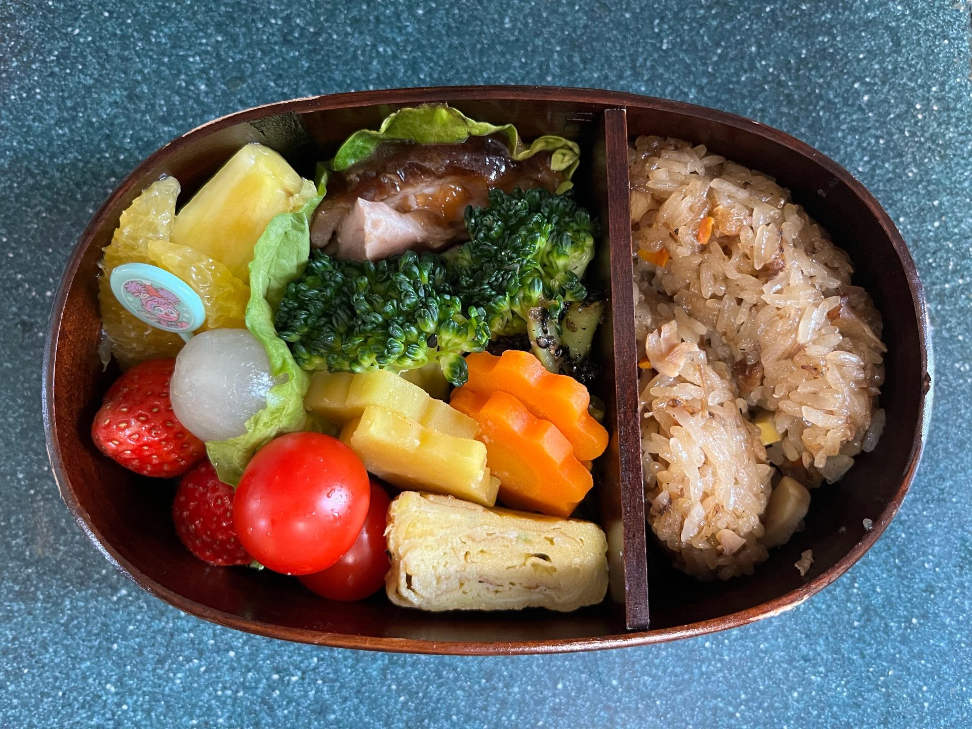 今日のお弁当(5/6)
メインは鶏チャーシューでした