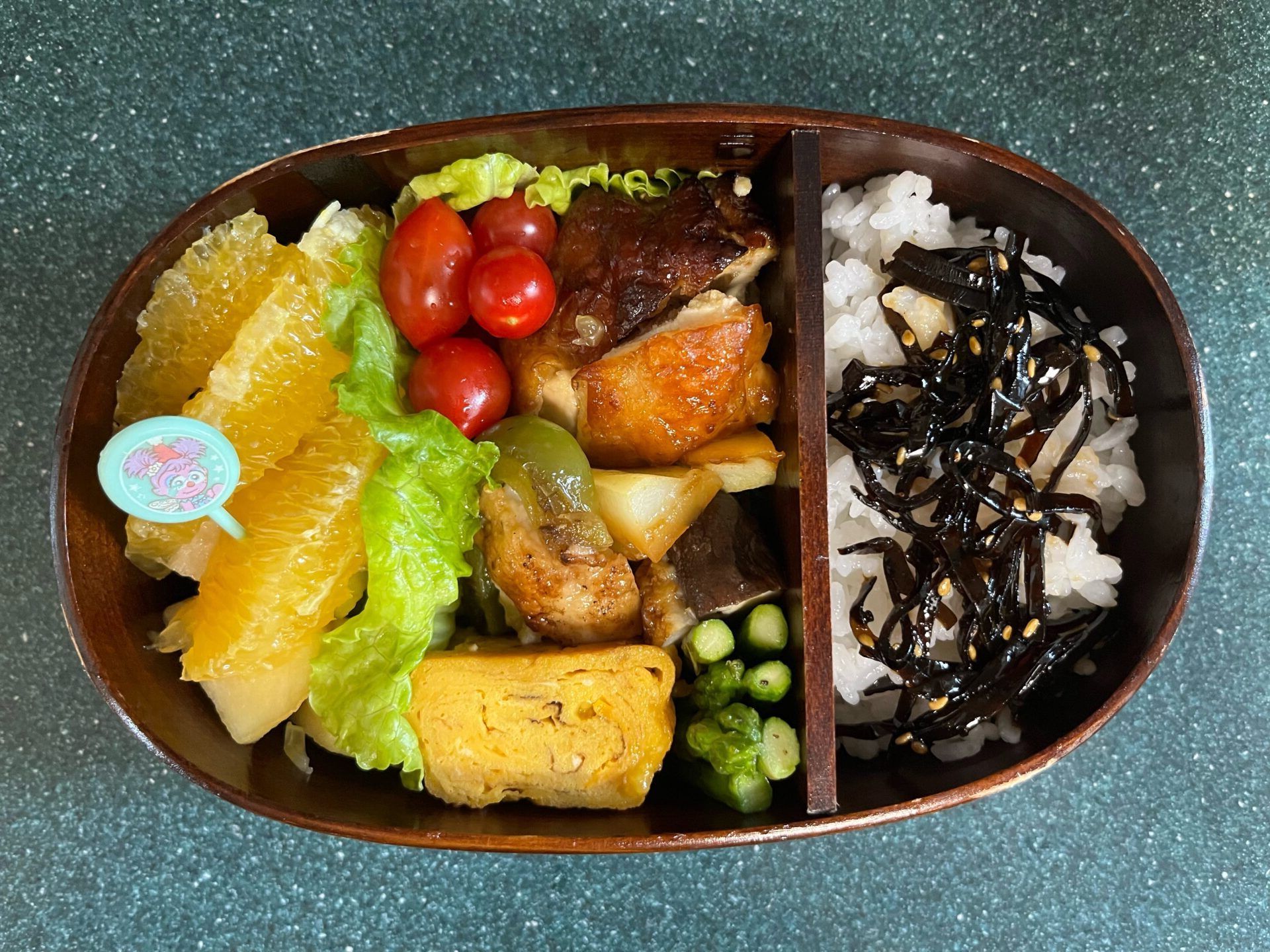 今日のお弁当(5/20)
メインは鶏もも肉の味噌焼きでした