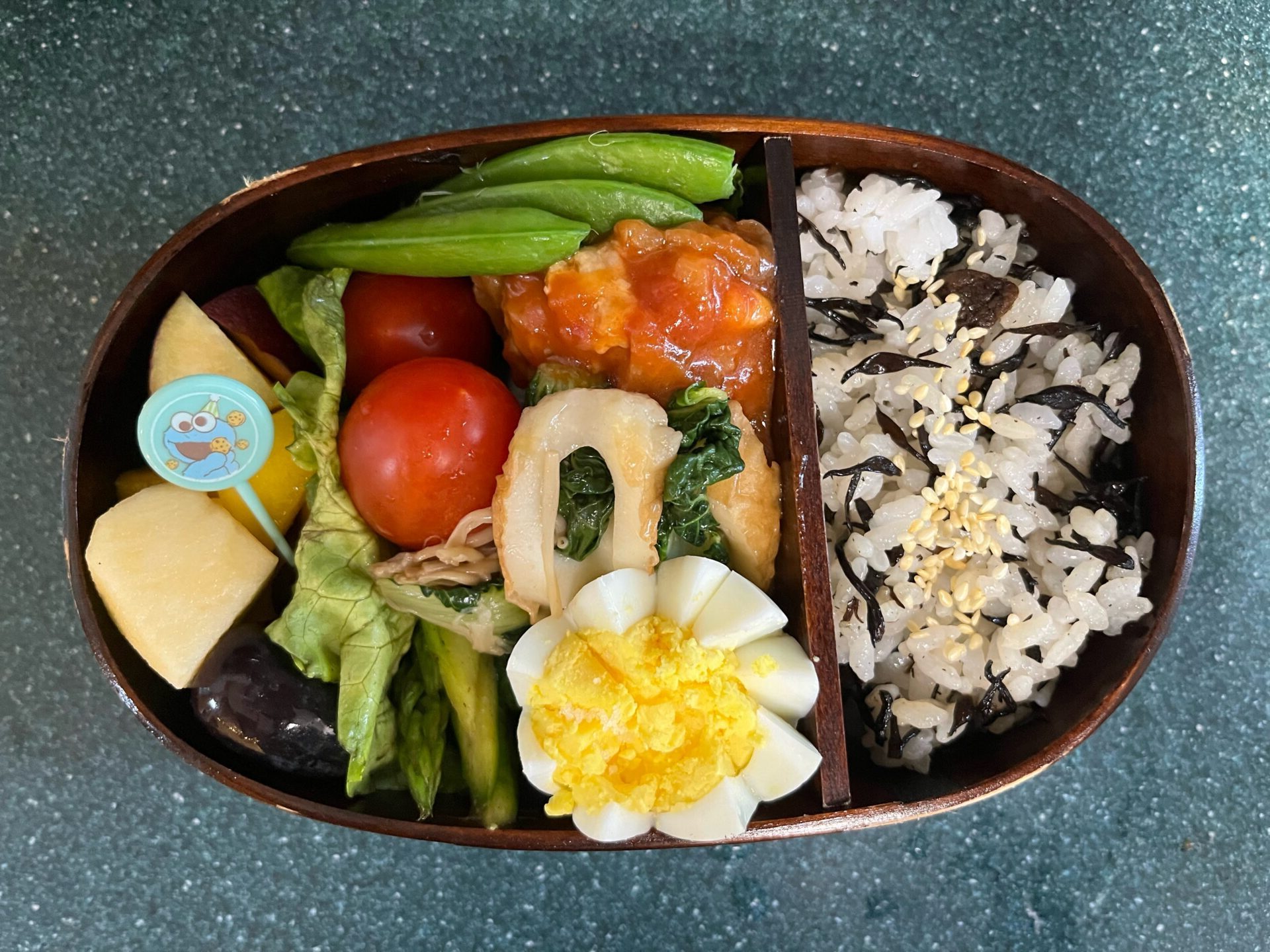 今日のお弁当(6/4)
メインは鶏肉のトマト煮でした