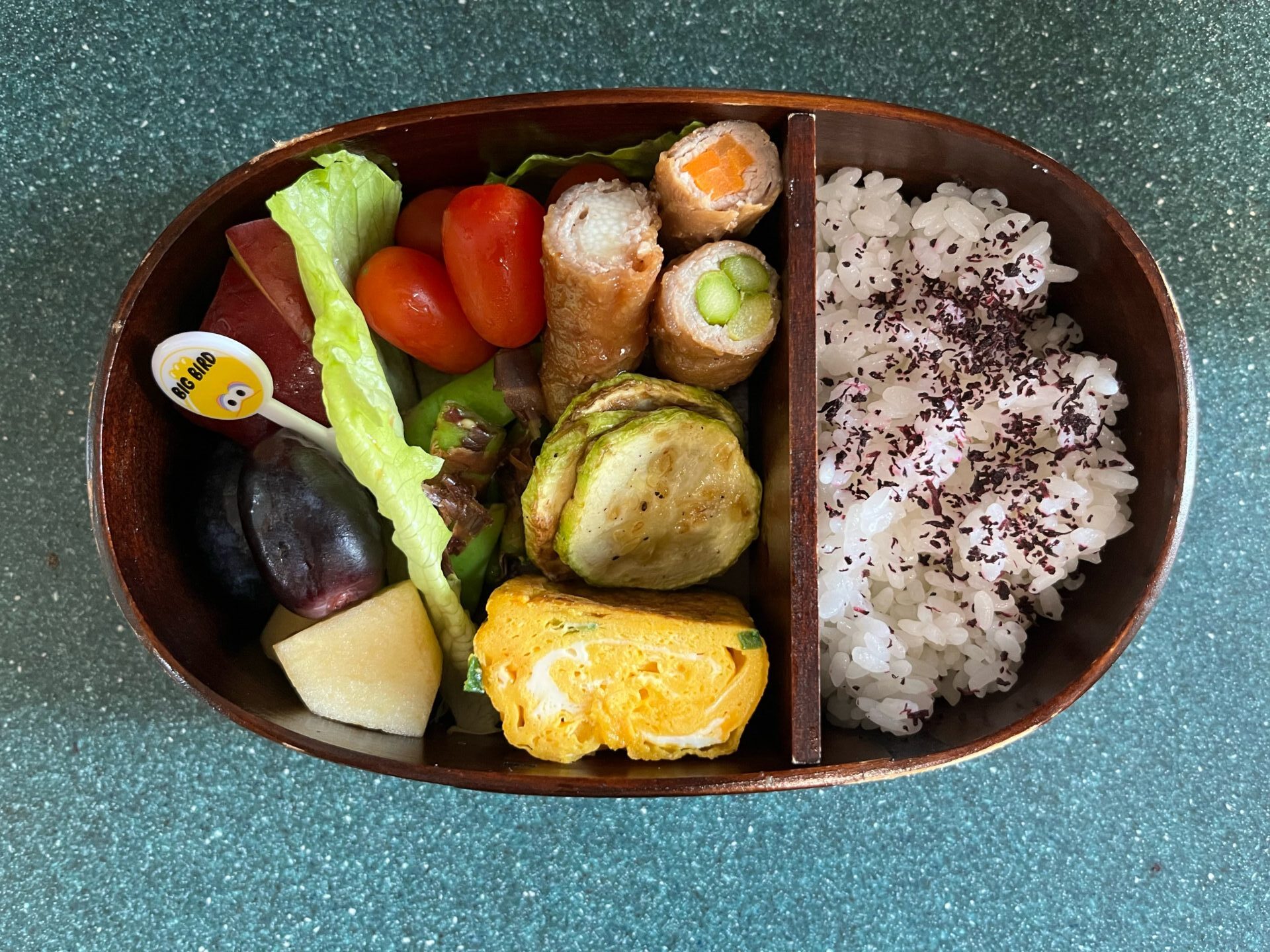 今日のお弁当(6/12)
メインは野菜の肉巻きでした