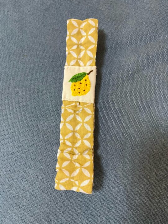 お弁当バンドをつくりました。レモンの刺繍付きです🍋