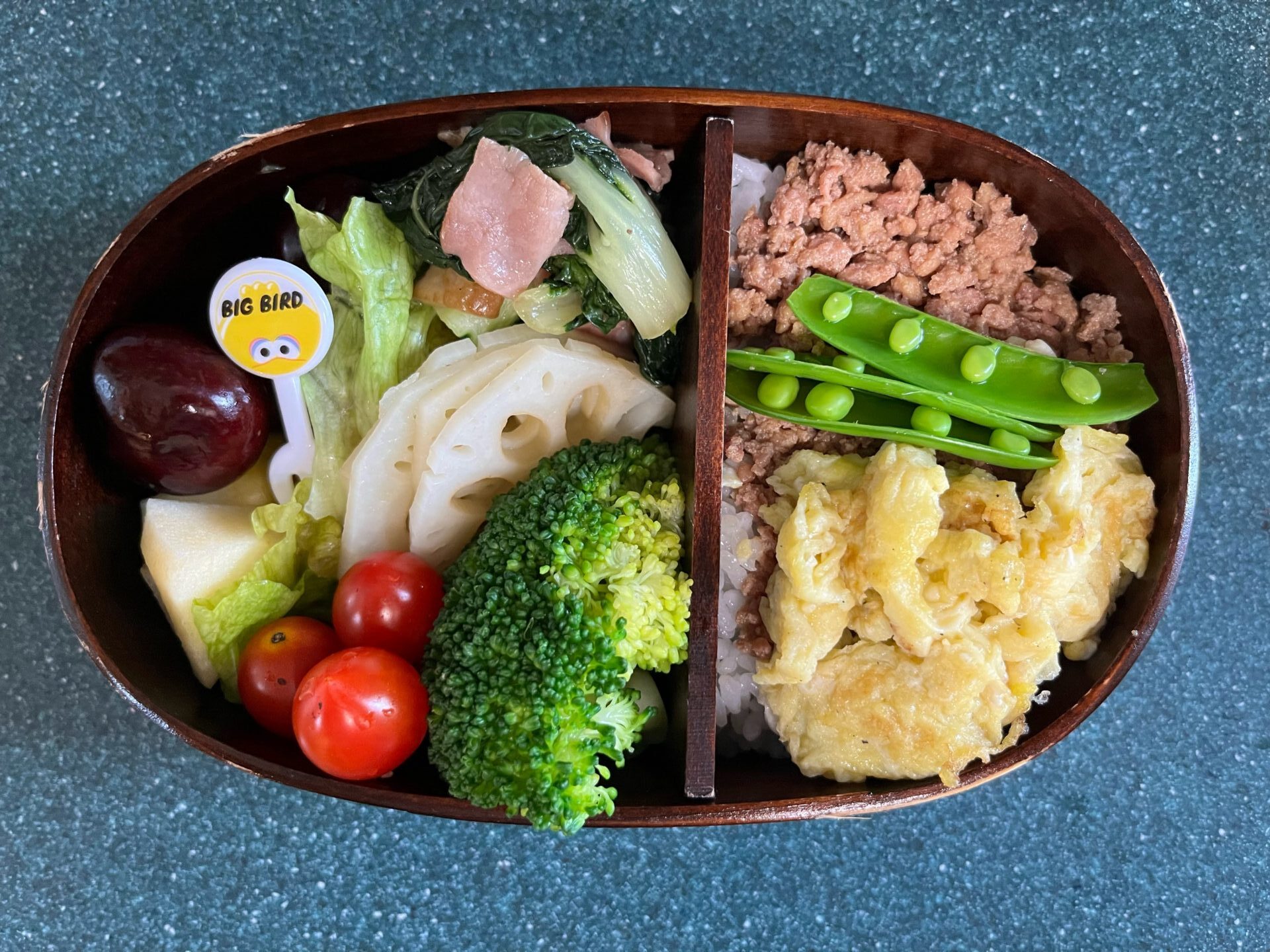 今日のお弁当(7/29)
三色丼でした。