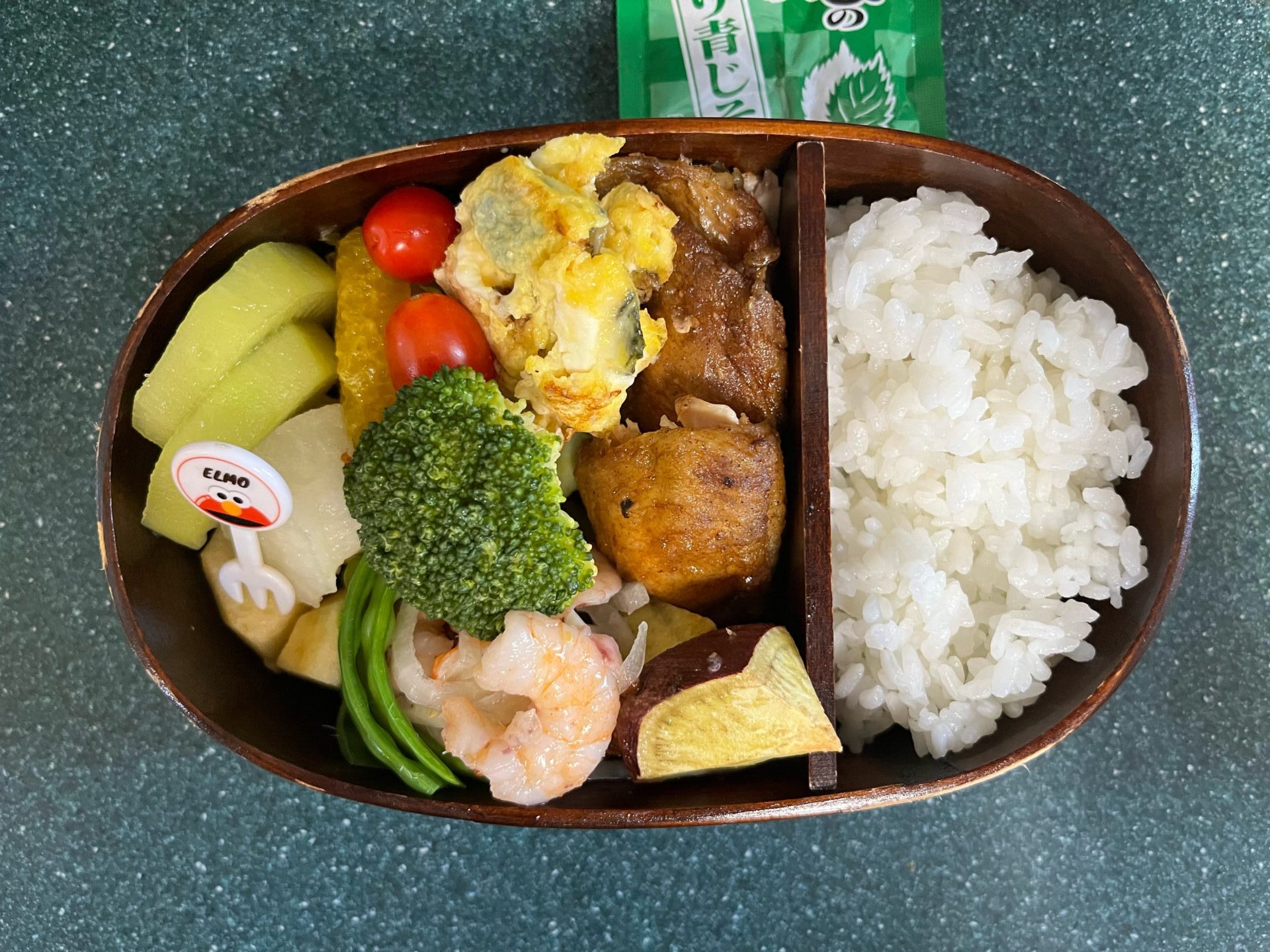 今日のお弁当(10/4)
メインは名古屋の味、手羽先でした