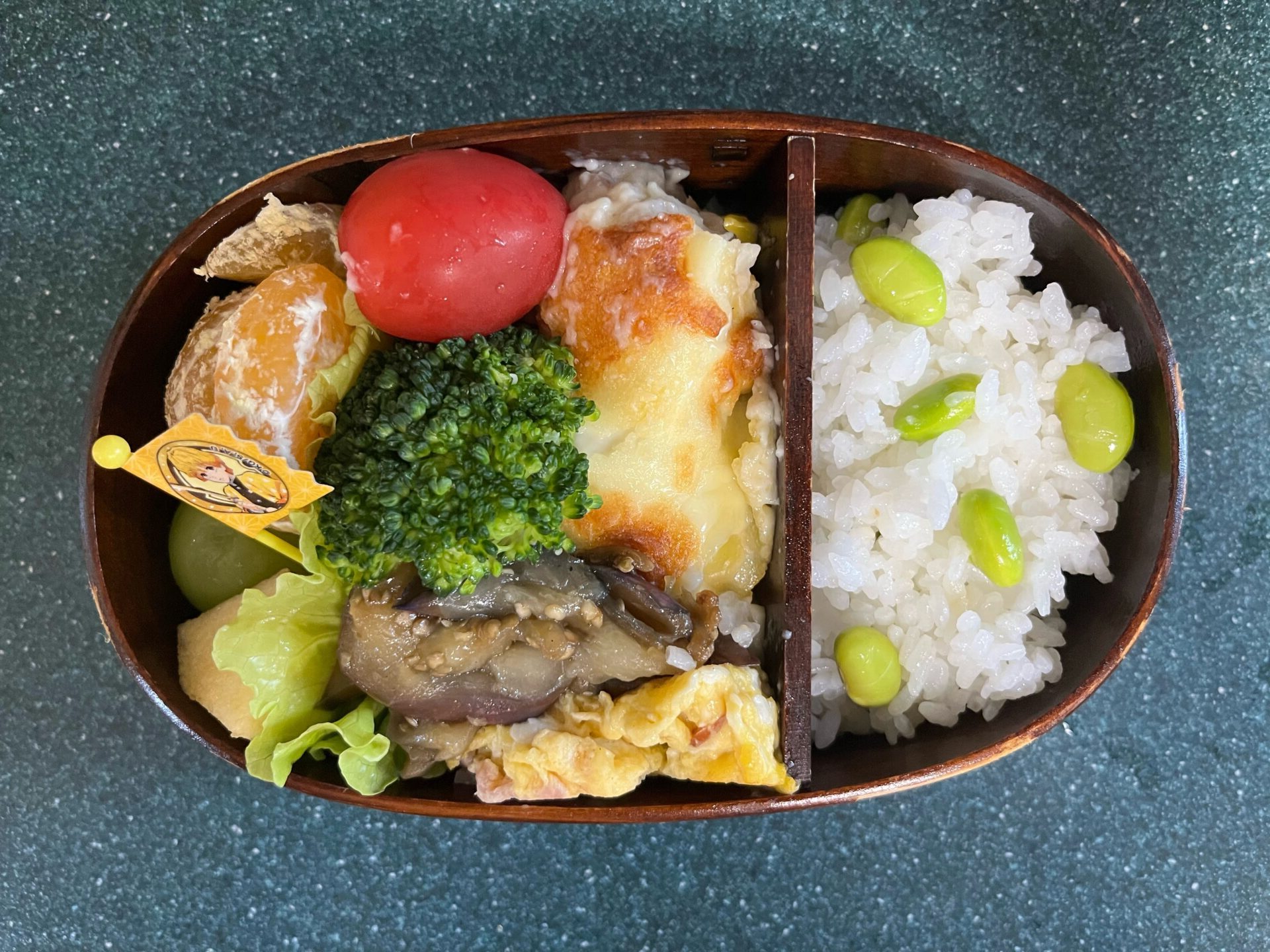 今日のお弁当(10/9)
メインはエビとチキンのポテトグラタンでした