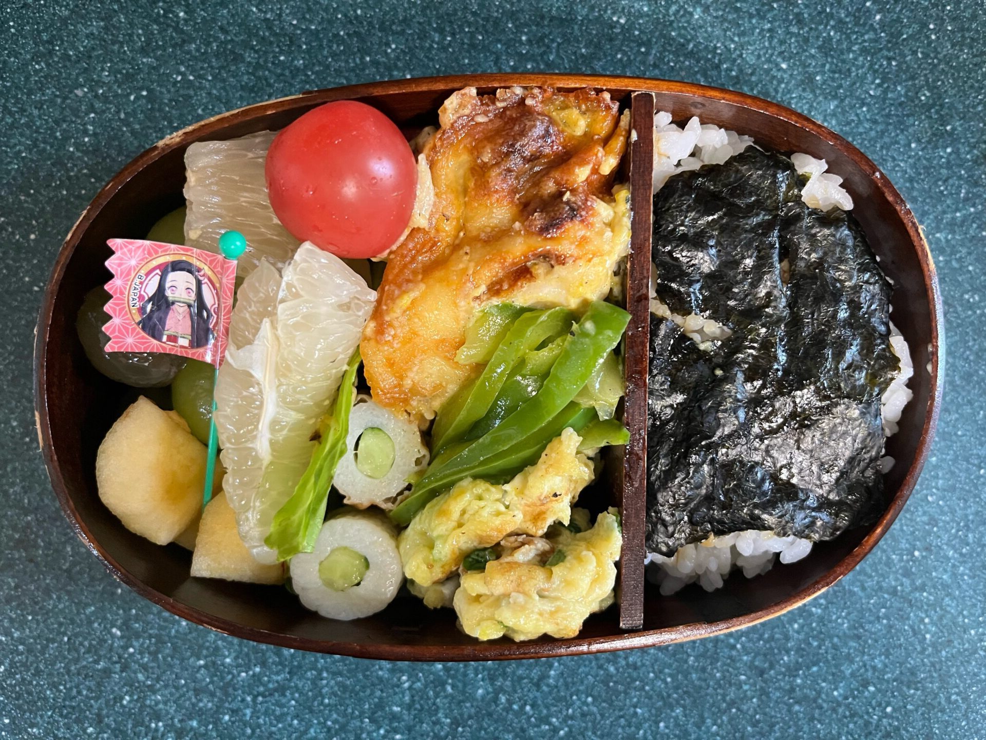 今日のお弁当(10/16)
メインはカボチャ、エビ、チキンのグラタンでした