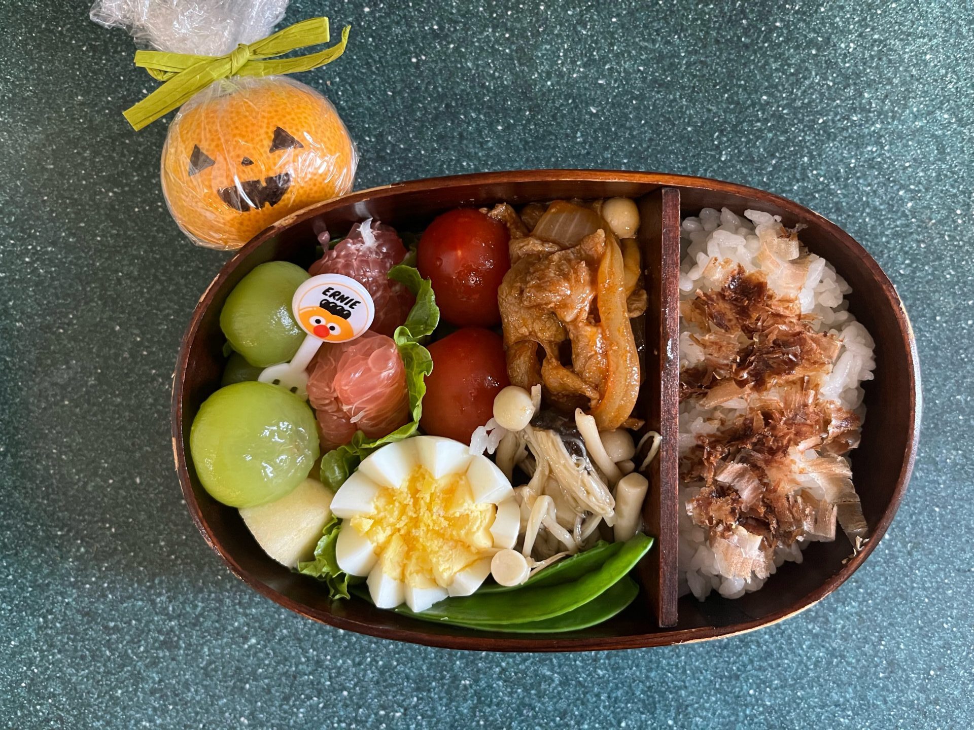 今日のお弁当(10/29)
メインはポークチャップでした