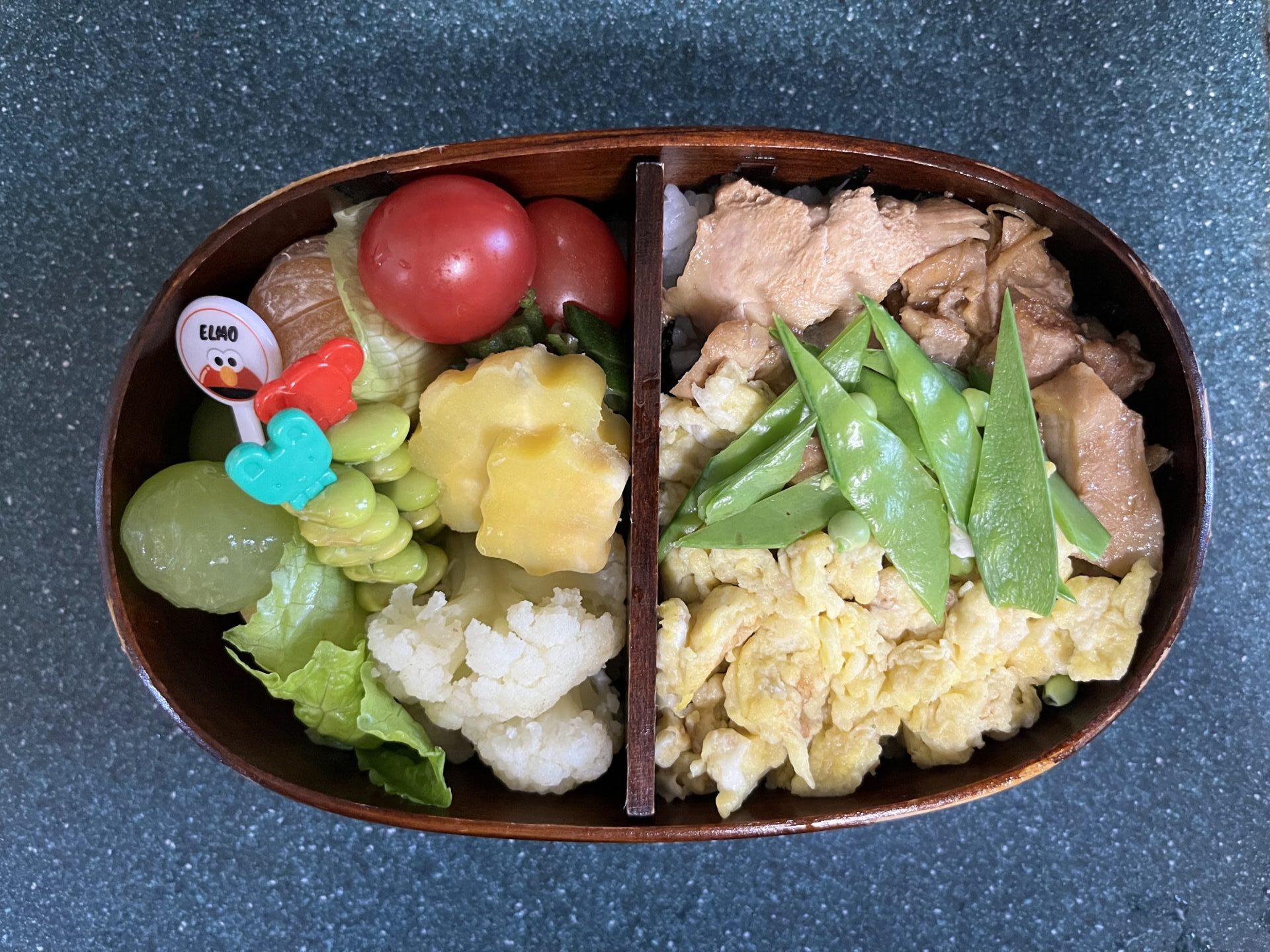 今日のお弁当(11/4)
鶏肉の甘辛煮丼でした