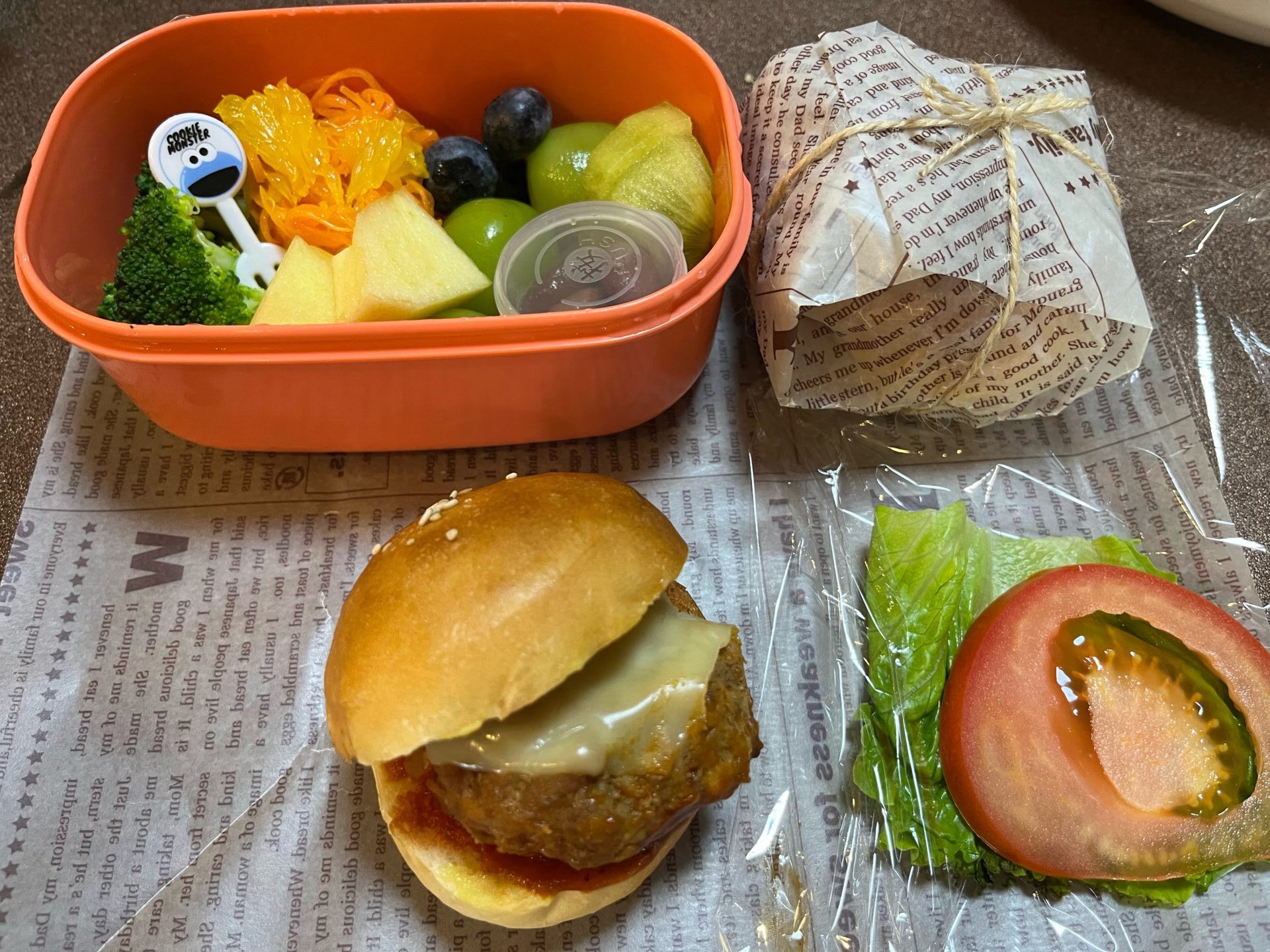 今日のお弁当(11/8)
ハンバーガーでした