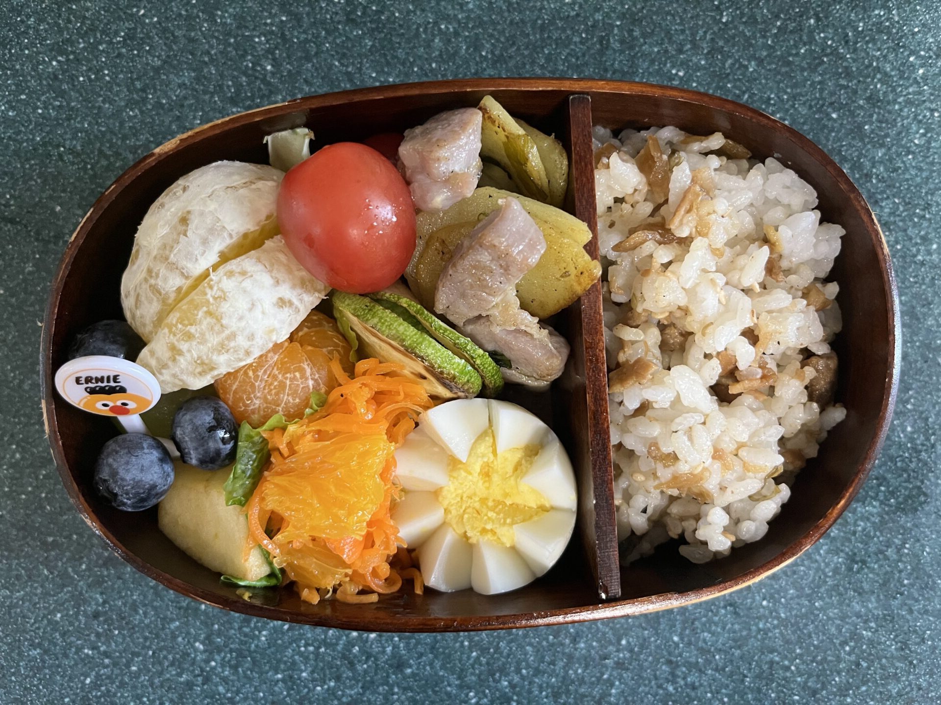 今日のお弁当(11/13)
メインは塩豚とポテトのバジル焼きでした