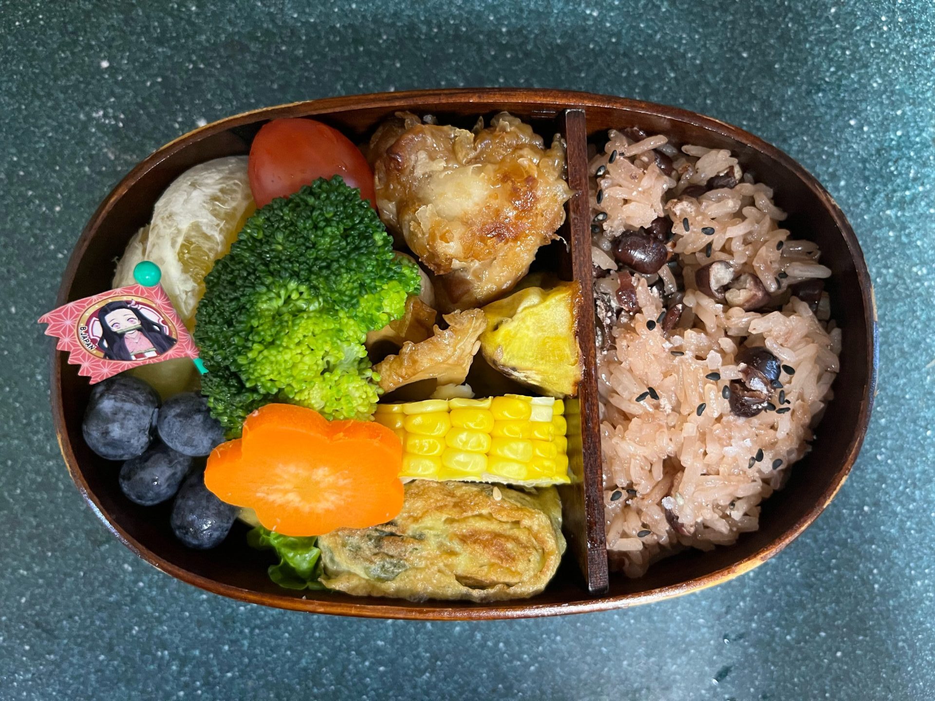 今日のお弁当(11/15)
メインは、お赤飯と、鶏肉の生姜豆豉醬焼きでした