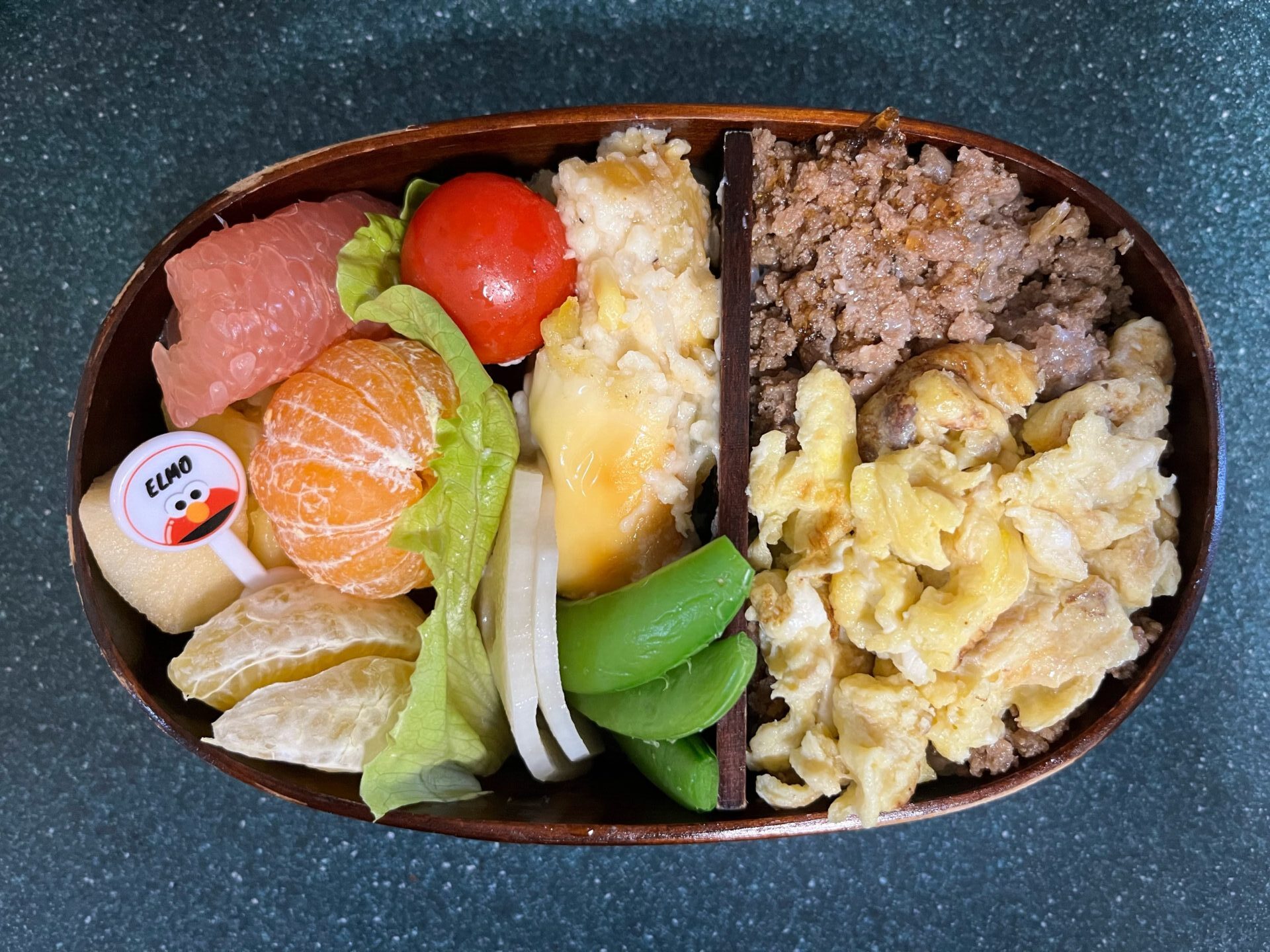 今日のお弁当(11/22)
豚そぼろと卵の二色丼でした