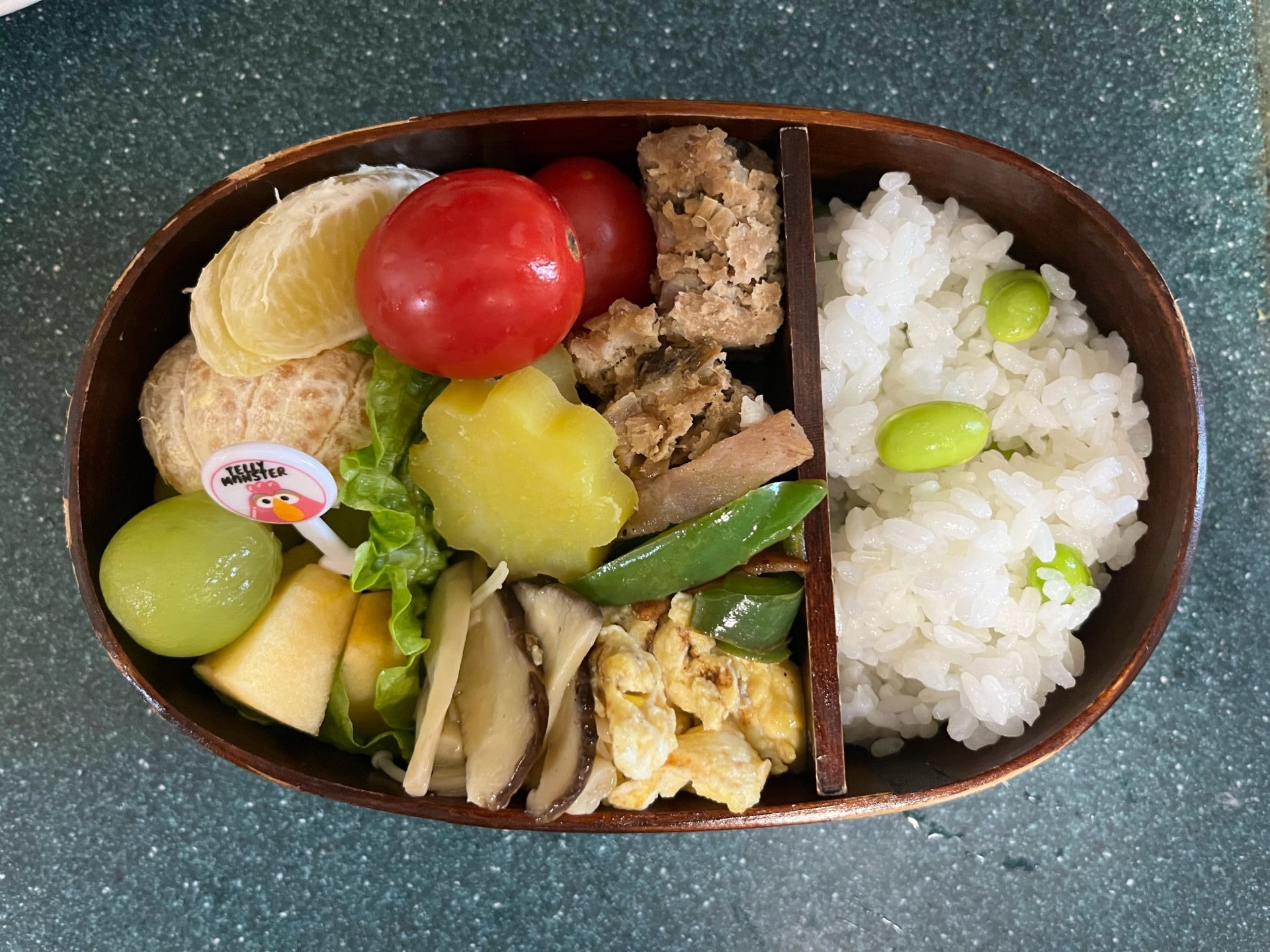 今日のお弁当(12/3)
メインは梅菜と豚肉の蒸し煮でした