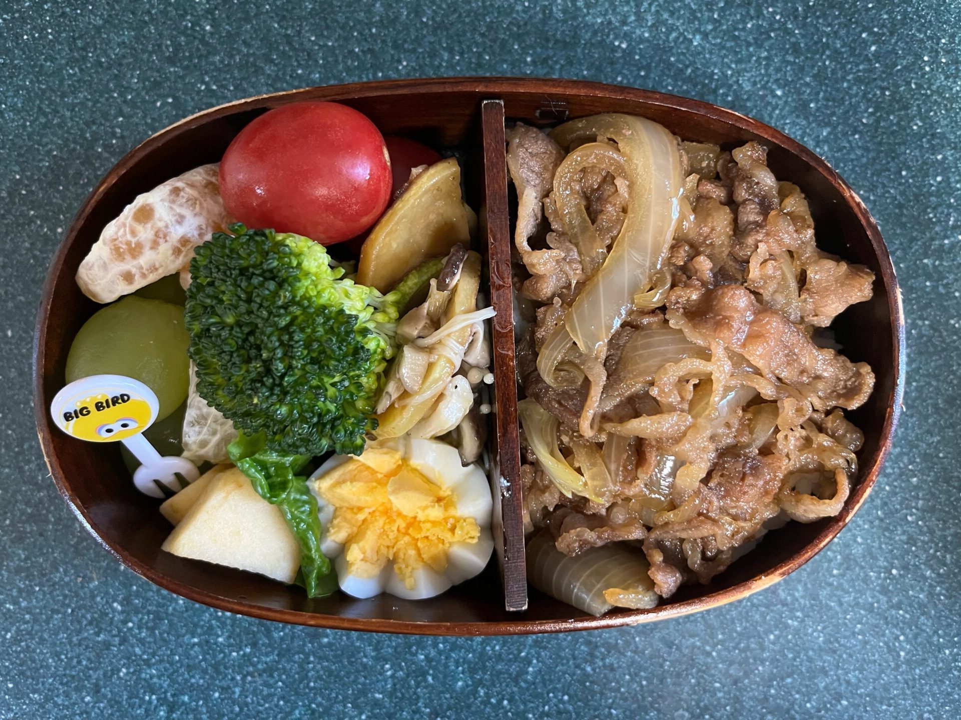 今日のお弁当(12/4)
牛丼でした