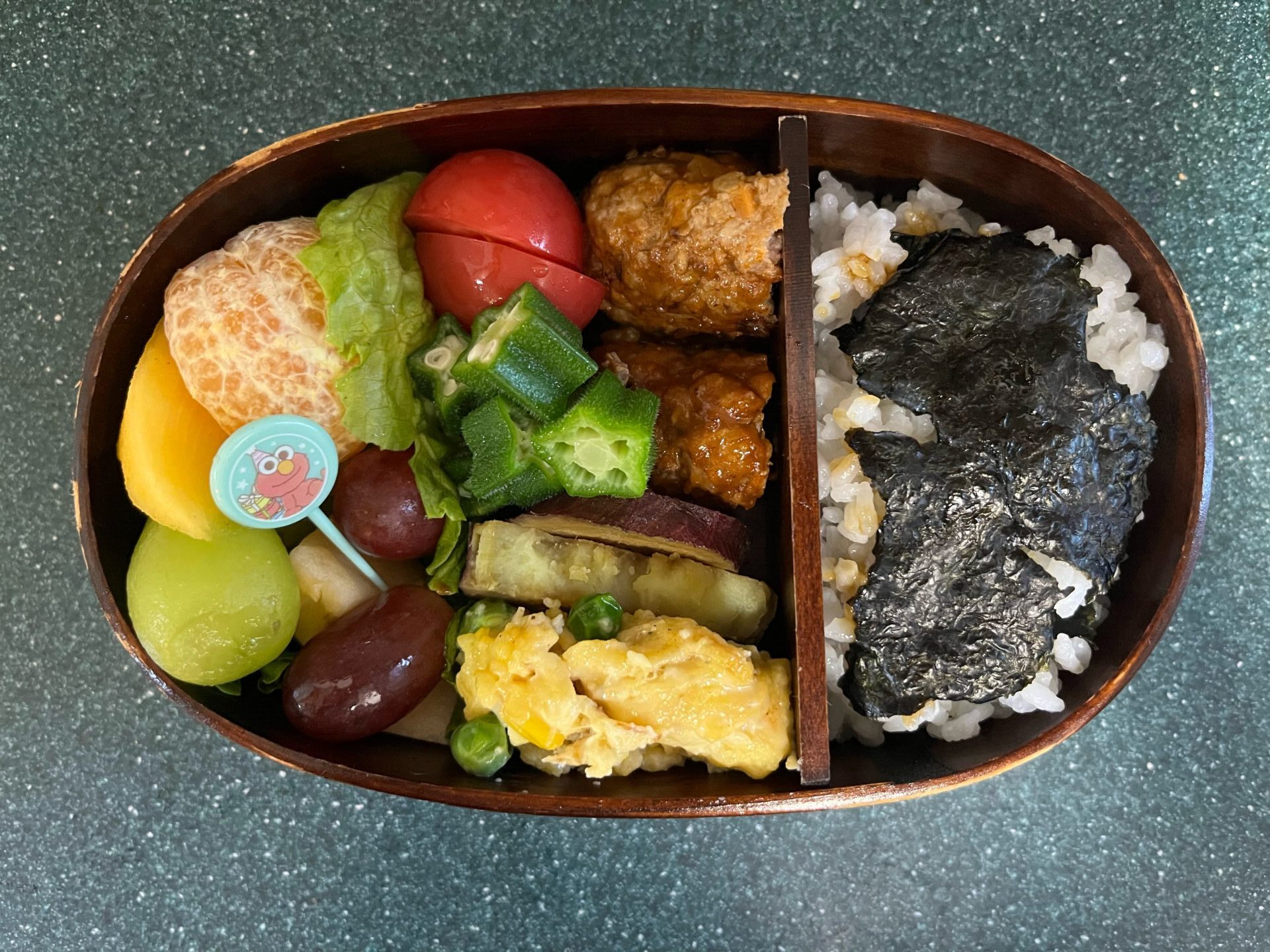 今日のお弁当(12/10)
メインはハンバーグでした