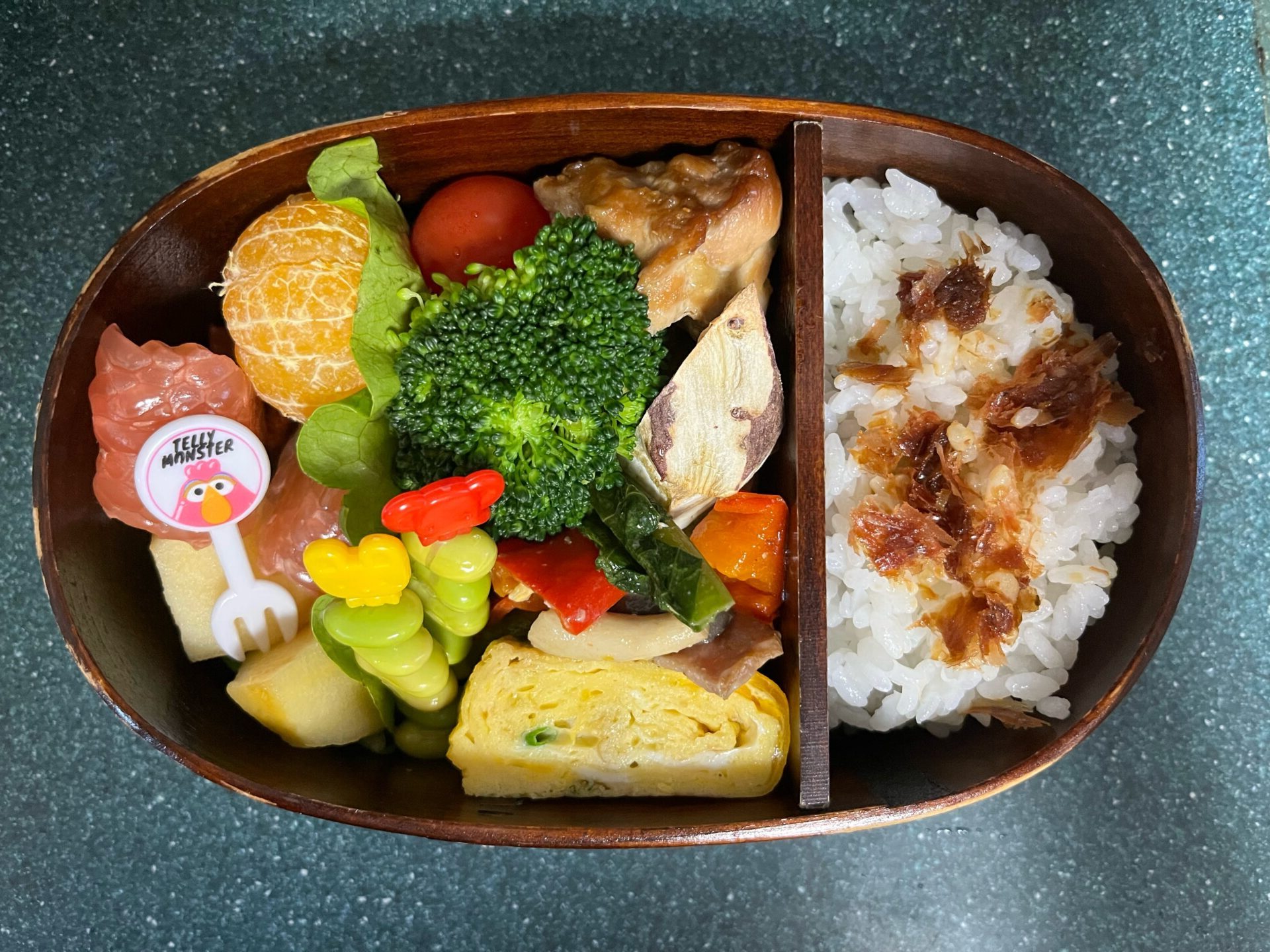 今日のお弁当(1/9)
メインは鶏肉の竜田揚げ風でした