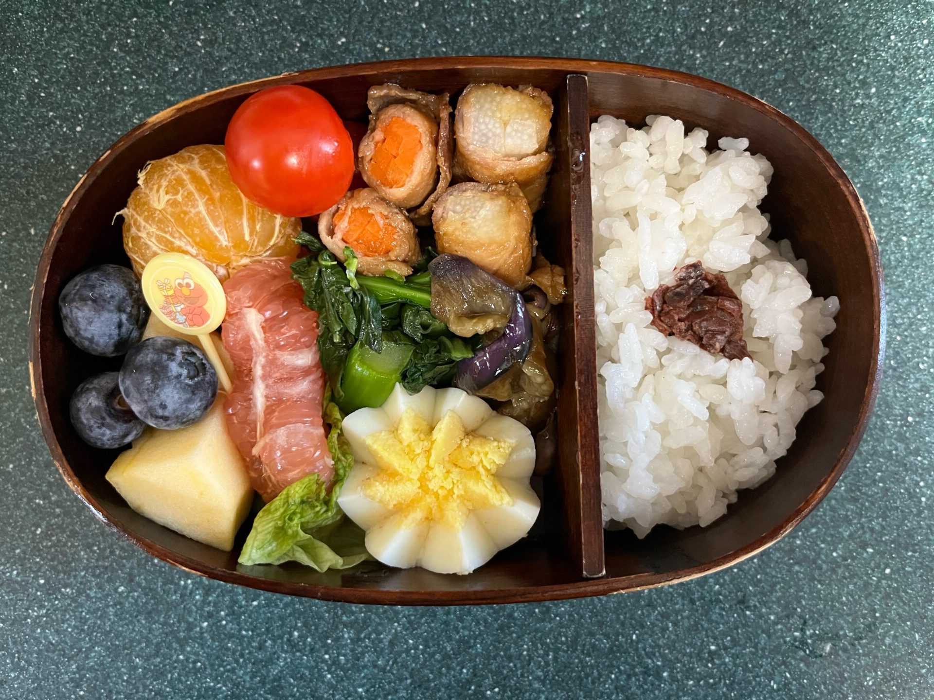 今日のお弁当(1/16)
メインは山芋と人参の豚肉巻きでした